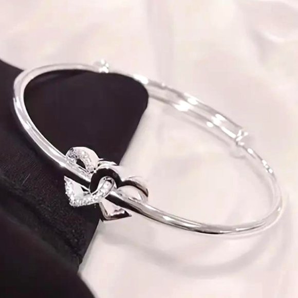 VALENTINE'S DAY Jewelry - ENTWINED HEARTS BRACELET in Silver